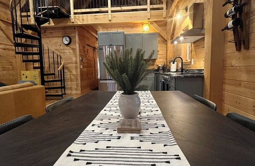 Bethel House | Charming 2-bedroom house on 40 acres in Bethel with WiFi