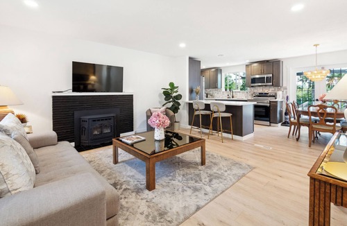 Burien House | Charming 2-bedroom house in wonderful Burien with 500mbps speed WiFi,