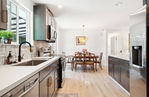 Burien House | Charming 2-bedroom house in wonderful Burien with 500mbps speed WiFi,