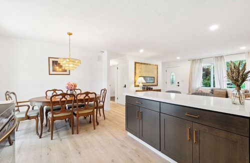 Burien House | Charming 2-bedroom house in wonderful Burien with 500mbps speed WiFi,