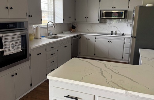 Clovis House | Charming 2-bedroom house in serene Clovis with WiFi, AC, newly renovated.