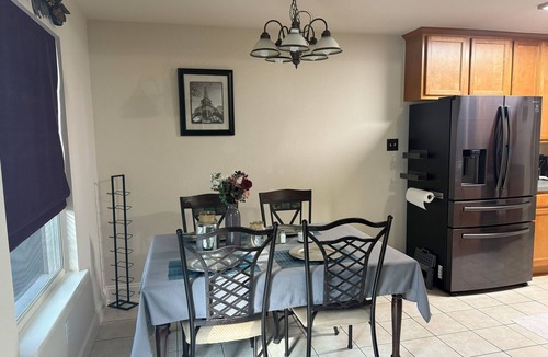 Euless House | Charming 2-bedroom house in central DFW w private office- 5min to DFW airport!