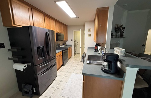 Euless House | Charming 2-bedroom house in central DFW w private office- 5min to DFW airport!