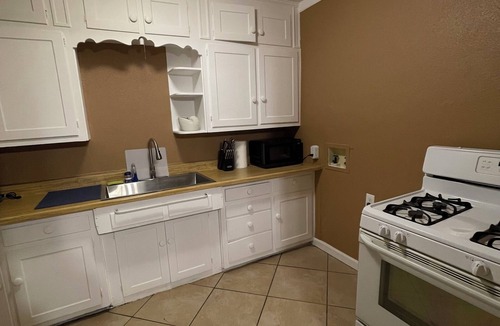 Hobbs House | Charming 2-bedroom house in central Hobbs!