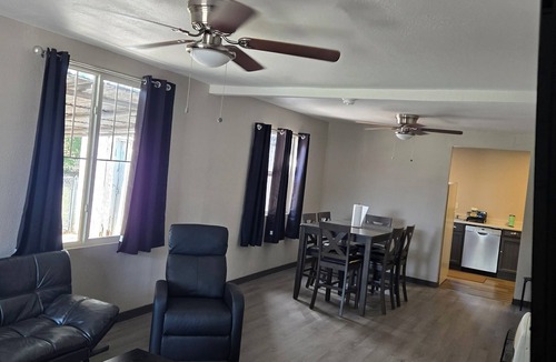 Olney House | Charming 2-bedroom house in Olney with AC and WiFi