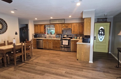 Tyler House | Charming 2-bedroom house with AC in tranquil Tyler