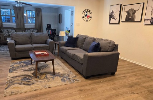 Tyler House | Charming 2-bedroom house with AC in tranquil Tyler