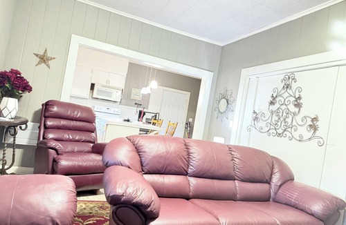 Warren House | Charming 2-bedroom house in peaceful Warren with AC, WiFi