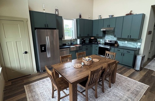 Evening Shade House | Charming 2-bedroom house with Sunrise balcony views in cozy Vian