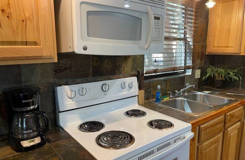 Pottsboro Cabin | Charming 2 Bedroom Lakeview Cabin: Cabin C