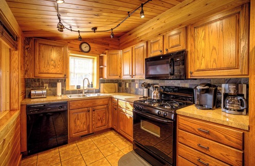 Lisbon House | Charming 2-bedroom lake front property that is family friendly.