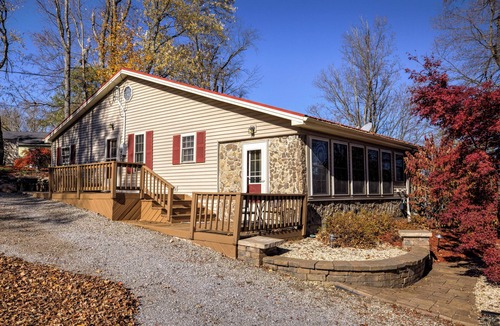 Lisbon House | Charming 2-bedroom lake front property that is family friendly.