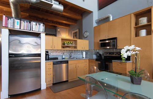 San Jose Apartment | Charming 2-bedroom Loft on Santana Row with WiFi, AC