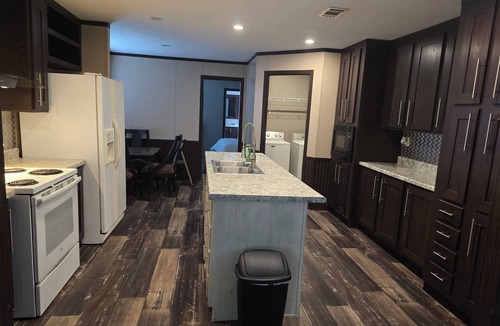 Cottondale House | Charming 2-bedroom mobile home on a REAL WORKING FARM!