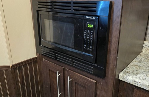 Cottondale House | Charming 2-bedroom mobile home on a REAL WORKING FARM!