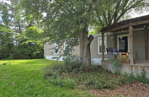 Cottondale House | Charming 2-bedroom mobile home on a REAL WORKING FARM!