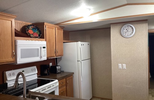 Eddyville House | Charming 2-bedroom mobile home with WiFi, AC in peaceful Eddyville KY.