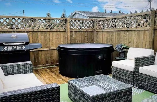 Sainte-Anne-de-Kent House | Charming 2-bedroom Riverfront paradise