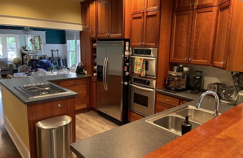 Sellwood-Moreland House | Charming 2-bedroom renovated craftsman house in desirable Sellwood neighborhood