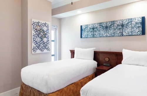 Florida Center Resort | Charming 2-bedroom resort with AC, WiFi in delightful Orlando