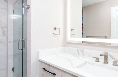 Florida Center Resort | Charming 2-bedroom resort with AC, WiFi in delightful Orlando