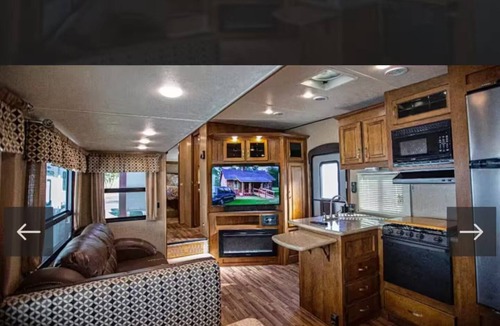 Beverly Hills House | Charming 2-bedroom RV with AC, WiFi in vibrant Waco, choose resort location