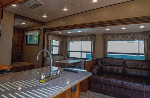 Beverly Hills House | Charming 2-bedroom RV with AC, WiFi in vibrant Waco, choose resort location