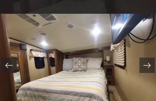 Beverly Hills House | Charming 2-bedroom RV with AC, WiFi in vibrant Waco, choose resort location