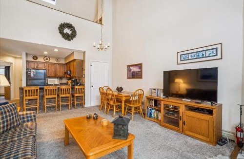 Killington House | Charming 2-Bedroom Slopeside at Pico Mountain E304
