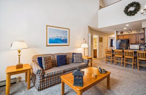 Killington House | Charming 2-Bedroom Slopeside at Pico Mountain E304