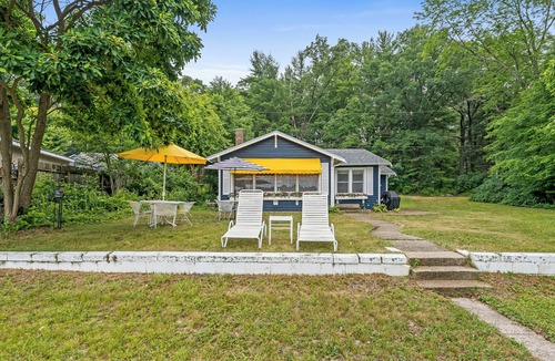 Twin Lake House | Charming 2-Bedroom Strong Cottage in Twin Lake, MI