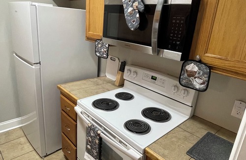 Sunshine House | Charming 2-bedroom townhome in Plaquemine near Dow, Shintech, and LSU