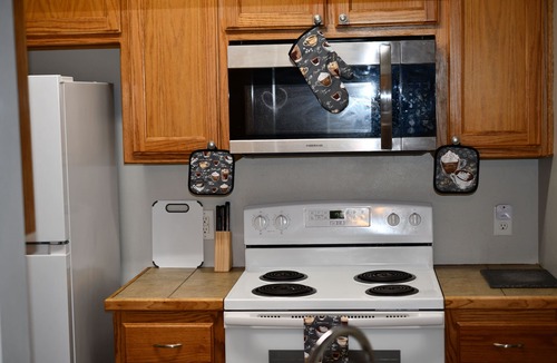 Sunshine House | Charming 2-bedroom townhome in Plaquemine near Dow, Shintech, and LSU