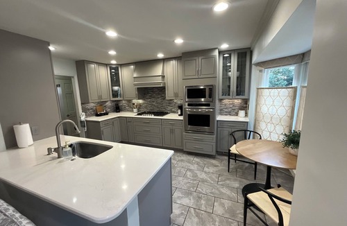 Charlotte House | Charming 2-bedroom townhome with AC in vibrant Charlotte