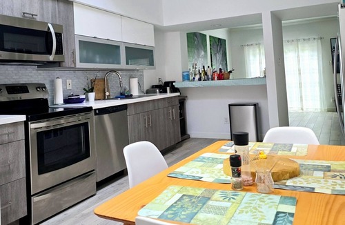 George Bush Park/Eldridge House | Charming 2-bedroom townhome in energy corridor, FULL of light