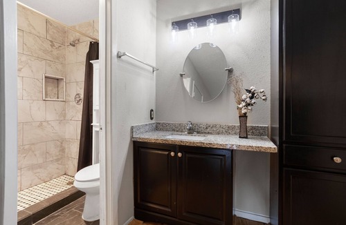 Woodlake - Briar Meadow House | Charming 2-bedroom townhome with WiFi and AC in brilliant Houston