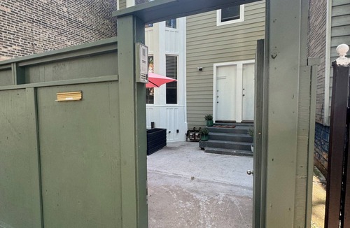 Logan Square House | Charming 2-bedroom urban oasis in fabulous Chicago!