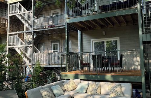Logan Square House | Charming 2-bedroom urban oasis in fabulous Chicago!