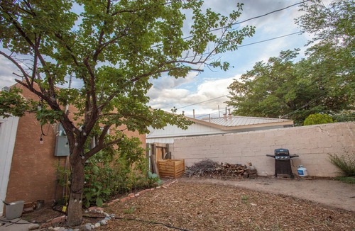 Victory Hills House | Charming 2-bedroom house with WiFi, AC in brilliant Albuquerque