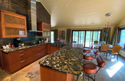 Fayetteville House | Charming 2-bedroom Lakehouse. Large deck and great views.