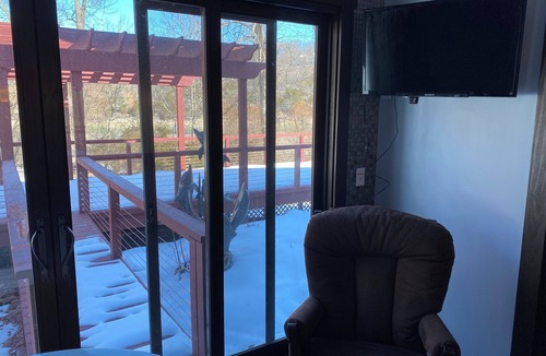 Fayetteville House | Charming 2-bedroom Lakehouse. Large deck and great views.