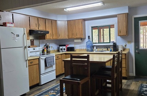 Hot Springs House | Charming 2+ Bedroom private home