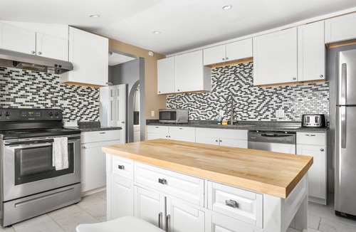 Indianapolis House | Charming 2 Bedroom with in Home Gym