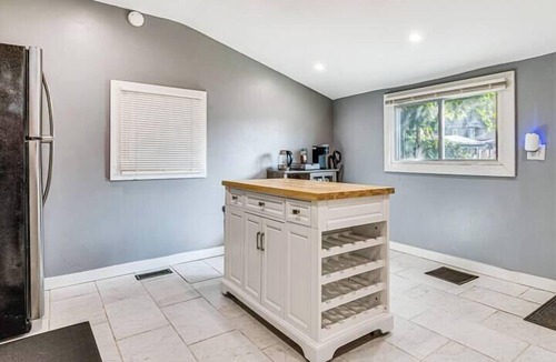 Indianapolis House | Charming 2 Bedroom with in Home Gym