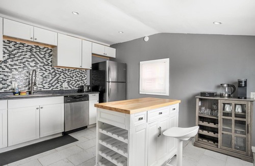 Indianapolis House | Charming 2 Bedroom with in Home Gym