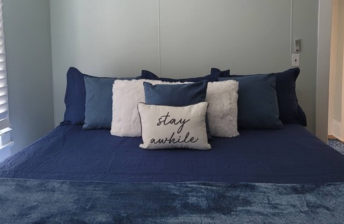 Murray Hill House | Charming 2 bedroom /2 Bathroom