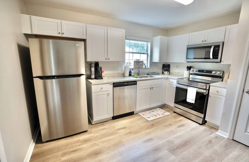 Fairfax House | Charming 2-bedroom house with fire pit in Jacksonville