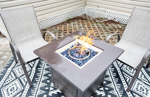 Fairfax House | Charming 2-bedroom house with fire pit in Jacksonville