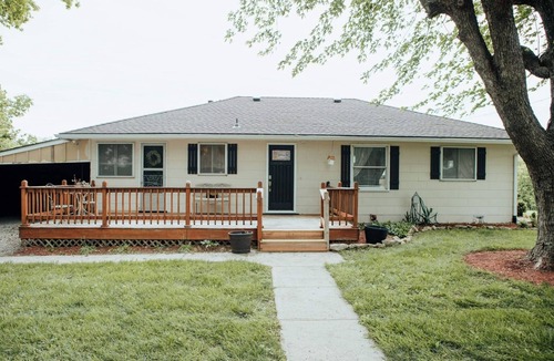 Waldron House | Charming 2-bedroom house comfortable cottage in the country but close to city