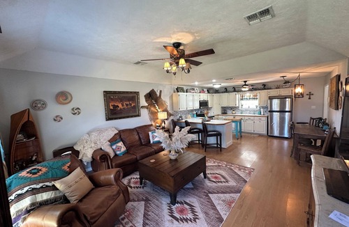 Lake Charles House | Charming 2-bedroom house on a large pound with WiFi, AC in lovely Lake Charles